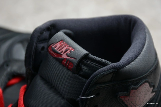 One Kick Satin High Air 1 555088-060 Retro Jordan OG Black 0811